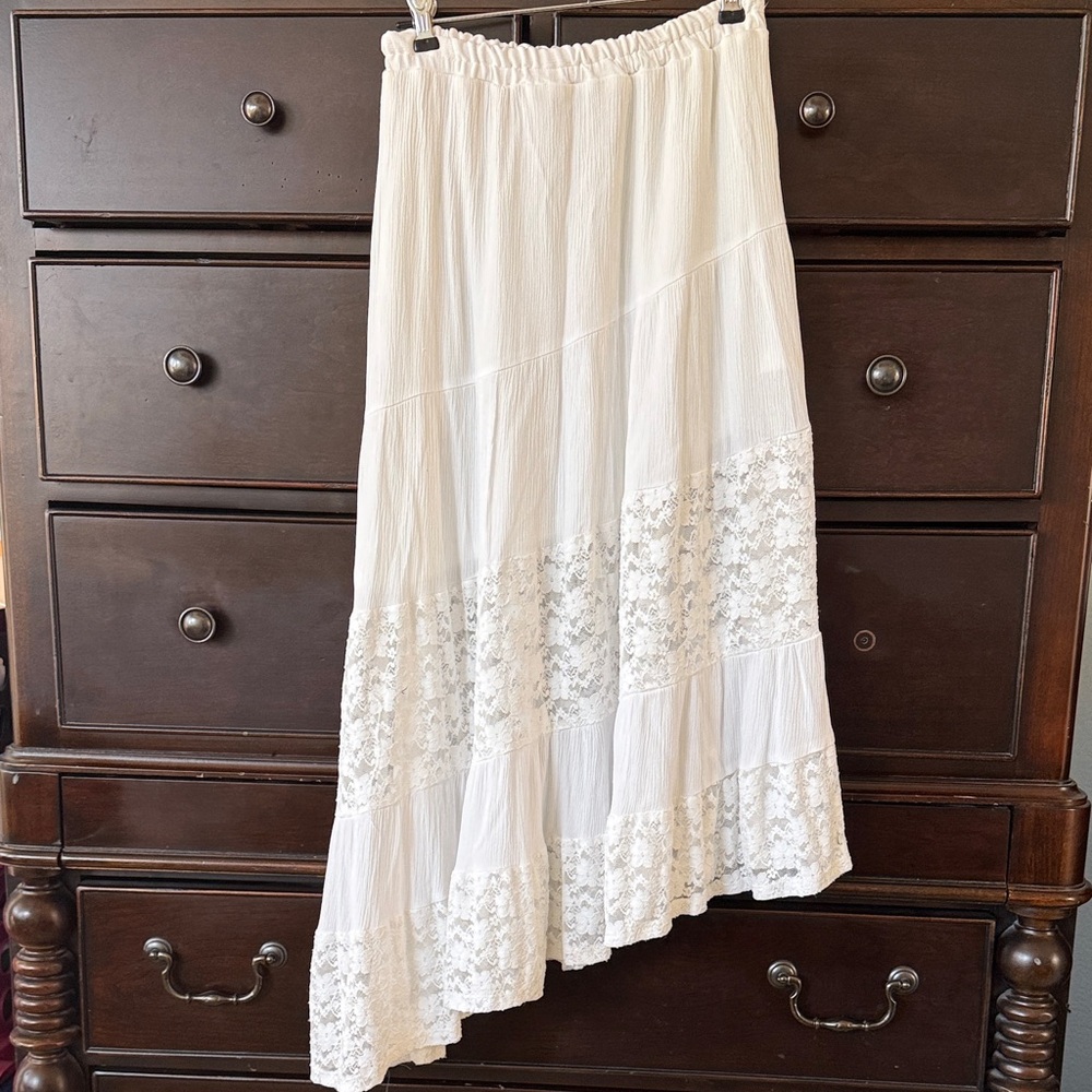Francesca's Collections White High-Low Lace Maxi Skirt